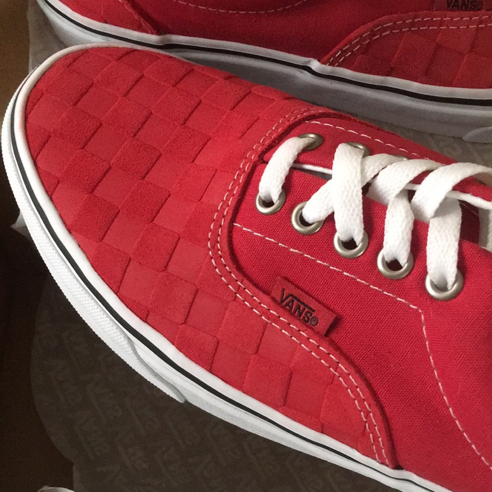 VANS ERA Skateboard Low Top Sneakers Shoes Men 9.5 Women 11 Red Vegan Suede - Picture 2 of 9